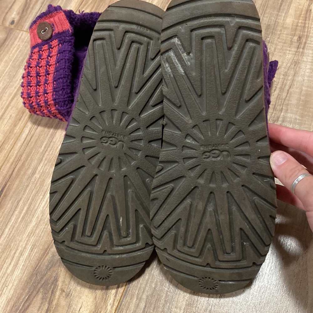 UGGS LIKE NEW - Picture 4 of 4